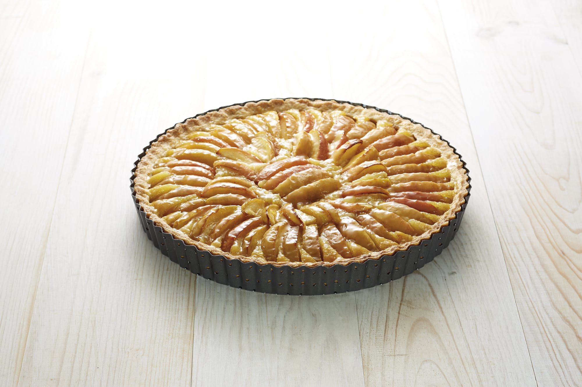 299-00_Master Class Quicheform 28 cm rund perforiert_lowcarb_Backen_Quiche_KCMCCB100