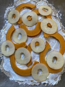 Rezept Kürbis Apfel Flammkuchen lowcarb keto glutenfrei