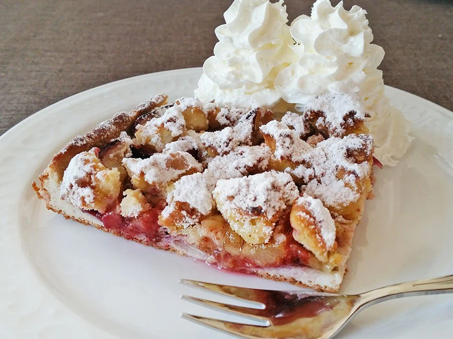 Zwetschgenkuchen-low-carb-glutenfrei-mit-Hefeteig