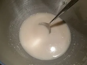 ... und alles solange verrühren bis die Hefe aufgelöst ist.