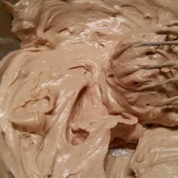 Schokoriegel-Eclair-mit-Haselnusscreme