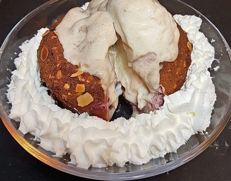 Pflaumenkuchen Zwetschgenkuchen lowcarb glutenfrei Zimteis Karamelleis zuckerfrei