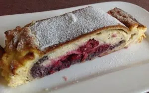 Rezept Mohn Quark Kirsch Strudel mit Rahmguss lowcarb