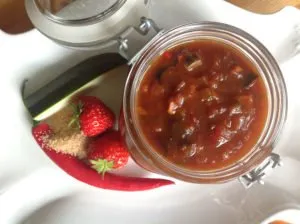 Erdbeer-Zucchini-Chutney lowcarb