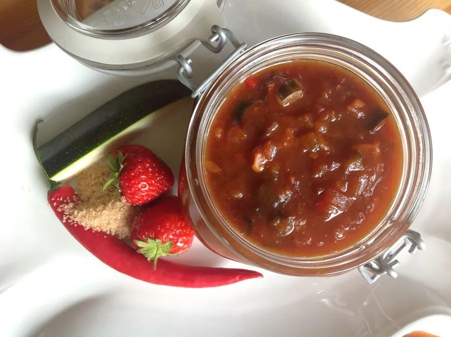 Erdbeer-Zucchini-Chutney lowcarb