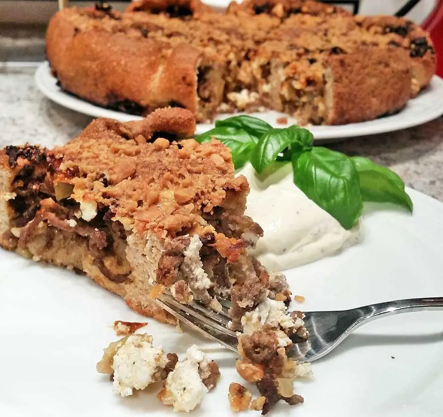 Rezept Hackfleisch-Feta-Rolle (mit Koriander-Dip) lowcarb glutenfrei