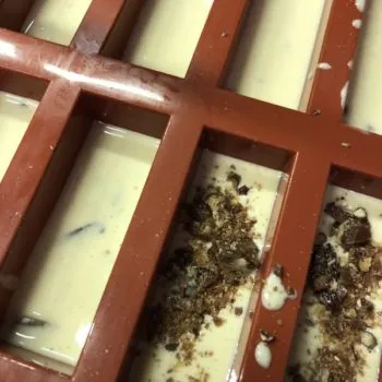 Rezept Schokoladenriegel weiß mit karamellisierten Pekannüssen lowcarb