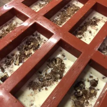 Rezept Schokoladenriegel weiß mit karamellisierten Pekannüssen lowcarb