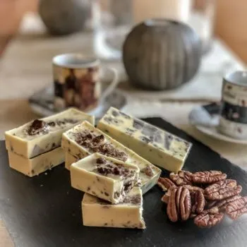 Rezept Schokoladenriegel weiß mit karamellisierten Pekannüssen lowcarb