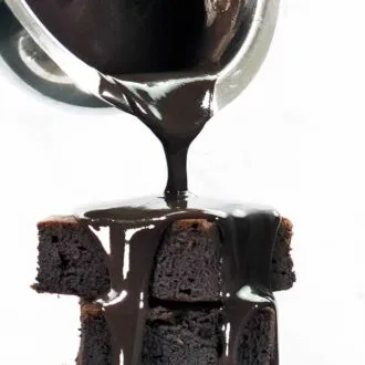 Schokoladenzauber-Schwarze-Sahne-zuckerfrei-low-carb-Schokolade-Pulver-keto-Guss-Brownie