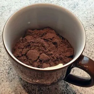 Rezept Tassenkuchen-low-carb-glutenfrei-Brownie-Mug-Cake-zuckerfrei-Schokokuchen