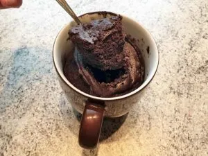 Rezept Tassenkuchen-low-carb-glutenfrei-Brownie-Mug-Cake-zuckerfrei-Schokokuchen