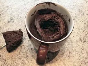 Rezept Tassenkuchen-low-carb-glutenfrei-Brownie-Mug-Cake-zuckerfrei-Schokokuchen