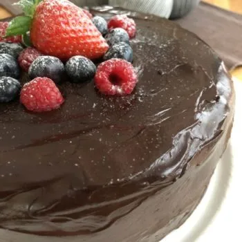 Rezept Schokoladentorte mit Erdbeer-Ricotta-Joghurt-Füllung lowcarb glutenfrei