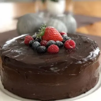 Rezept Schokoladentorte mit Erdbeer-Ricotta-Joghurt-Füllung lowcarb glutenfrei