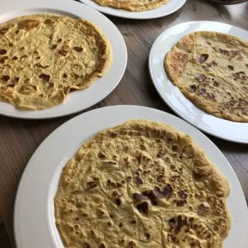 Rezept Herzhaft gefüllte Pfannkuchen-Röllchen mit Joghurt-Dip lowcarb glutenfrei