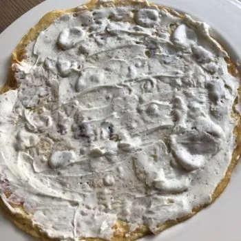 Rezept Herzhaft gefüllte Pfannkuchen-Röllchen mit Joghurt-Dip lowcarb glutenfrei