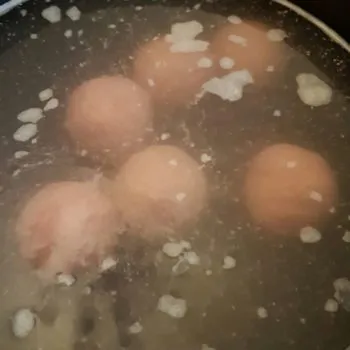 Rezept Mascarpone Erdbeer Knödel mit mit rosa Peffer-Erdbeer-Zitronensauce lowcarb glutenfrei