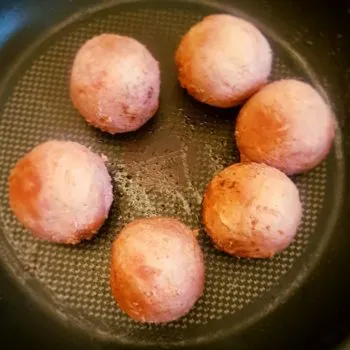 Rezept Mascarpone Erdbeer Knödel mit mit rosa Peffer-Erdbeer-Zitronensauce lowcarb glutenfrei