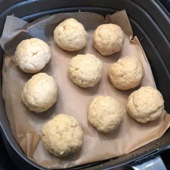 Rezept Quarkbälle mit Powidl Fülle aus dem Airfryer lowcarb glutenfrei kalorienarm