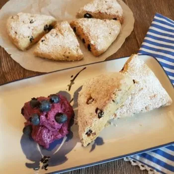 Rezept Heidelbeer Zitronen Scones mit Heidelbeerfrischkäse lowcarb glutenfrei keto