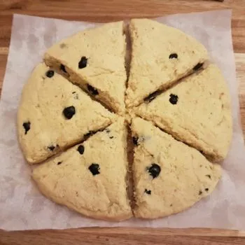Rezept Heidelbeer Zitronen Scones mit Heidelbeerfrischkäse lowcarb glutenfrei keto