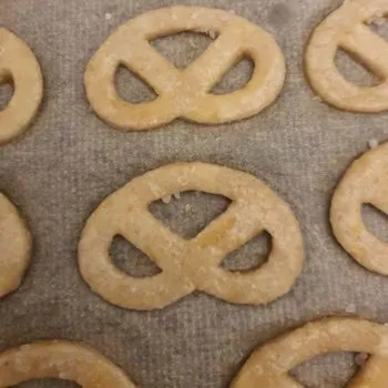 Rezept Knusprige Knabberbrezeln lowcarb glutenfrei keto