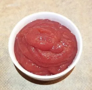 Hörnchen aus Mandelteig mit einer leckeren Füllung aus Rotweinbirnen. Pro Stück nur 5g Kohlenhydrate.