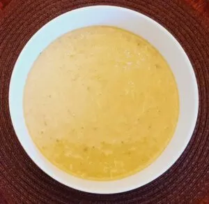 Rezept Rahm Käse Schmarrn mit Gartenkräuterjoghurt und Räucherlachs lowcarb keto glutenfrei