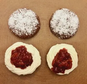 Rezept Schwarzwälder Kirsch Backrohrkrapfen lowcarb glutenfrei keto