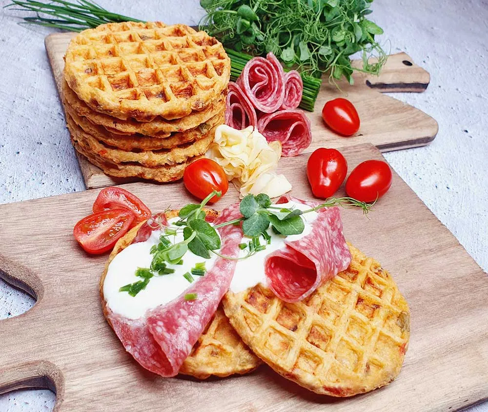 Rezept Hüttenkäse Salami Waffeln lowcarb glutenfrei keto