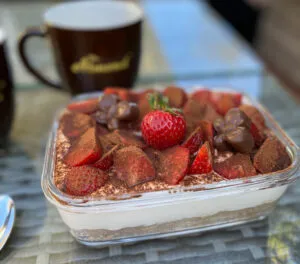 Rezept Erdbeer-Tiramisu-Kuchenbowl lowcarb glutenfrei