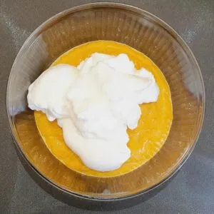 Rezept Kürbis-Zimtschmarrn mit Apfel Pflaumenröster und Vanillisauce lowcarb glutenfrei