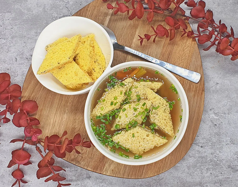 Rezept Kräuter Biskuit Schöberl als Suppeneinlage lowcarb keto glutenfrei