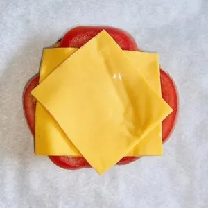 Rezept Broccoli Speck Käse Burger mit Brioche Speck Bun keto low-carb glutenfrei