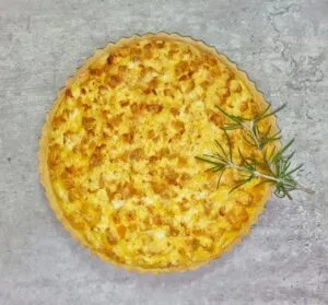 Für Kürbisfreunde ein Highlight. Quiche mit Kürbis, Saurer Sahne und Feta. Pro Stück nur 3g Kohlenhydrate.