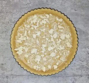 Für Kürbisfreunde ein Highlight. Quiche mit Kürbis, Saurer Sahne und Feta. Pro Stück nur 3g Kohlenhydrate.