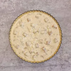 Für Kürbisfreunde ein Highlight. Quiche mit Kürbis, Saurer Sahne und Feta. Pro Stück nur 3g Kohlenhydrate.