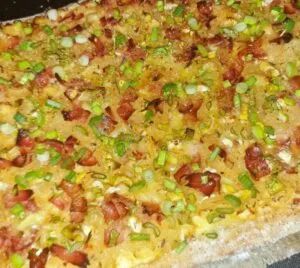 Rezept Sauerkraut Speck Flammkuchen low-carb keto glutenfrei