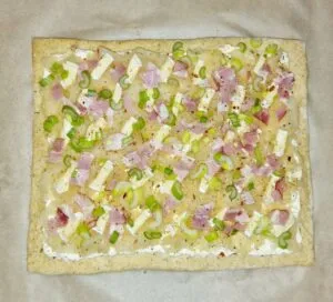 Rezept Sauerkraut Speck Flammkuchen low-carb keto glutenfrei