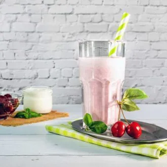 Protein KIRSCH-JOGHURT MILCHSHAKE Proteinshake Ketoshake Proteinpulver - fertiges Getränk