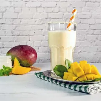 Protein MANGO-JOGHURT MILCHSHAKE Proteinshake Ketoshake Proteinpulver - fertiges Getränk